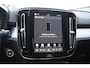Volvo XC40 B4 211PK Automaat Plus Dark / Adaptive Cruise control / Extra getint glas / Harman Kardon / Elektrisch verstelbare stoelen met geheugen / Stoel- en stuurverwarming / Elektrisch panorama schuifdak / Trekhaak