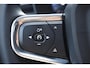 Volvo XC40 B4 211PK Automaat Plus Dark / Adaptive Cruise control / Extra getint glas / Harman Kardon / Elektrisch verstelbare stoelen met geheugen / Stoel- en stuurverwarming / Elektrisch panorama schuifdak / Trekhaak