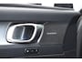 Volvo XC40 B4 211PK Automaat Plus Dark / Adaptive Cruise control / Extra getint glas / Harman Kardon / Elektrisch verstelbare stoelen met geheugen / Stoel- en stuurverwarming / Elektrisch panorama schuifdak / Trekhaak