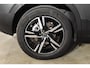 Volvo XC40 B4 211PK Automaat Plus Dark / Adaptive Cruise control / Extra getint glas / Harman Kardon / Elektrisch verstelbare stoelen met geheugen / Stoel- en stuurverwarming / Elektrisch panorama schuifdak / Trekhaak