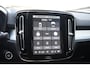 Volvo XC40 B4 211PK Automaat Plus Dark / Adaptive Cruise control / Extra getint glas / Harman Kardon / Elektrisch verstelbare stoelen met geheugen / Stoel- en stuurverwarming / Elektrisch panorama schuifdak / Trekhaak
