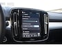 Volvo XC40 B4 211PK Automaat Plus Dark / Adaptive Cruise control / Extra getint glas / Harman Kardon / Elektrisch verstelbare stoelen met geheugen / Stoel- en stuurverwarming / Trekhaak