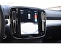 Volvo XC40 B4 211PK Automaat Plus Dark / Adaptive Cruise control / Extra getint glas / Harman Kardon / Elektrisch verstelbare stoelen met geheugen / Stoel- en stuurverwarming / Trekhaak