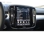 Volvo XC40 B4 211PK Automaat Plus Dark / Adaptive Cruise control / Extra getint glas / Harman Kardon / Elektrisch verstelbare stoelen met geheugen / Stoel- en stuurverwarming / Trekhaak