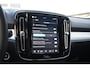 Volvo XC40 B4 211PK Automaat Plus Dark / Adaptive Cruise control / Extra getint glas / Harman Kardon / Elektrisch verstelbare stoelen met geheugen / Stoel- en stuurverwarming / Trekhaak