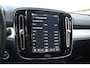 Volvo XC40 B4 211PK Automaat Plus Dark / Adaptive Cruise control / Extra getint glas / Harman Kardon / Elektrisch verstelbare stoelen met geheugen / Stoel- en stuurverwarming / Trekhaak
