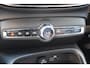 Volvo XC40 B4 211PK Automaat Plus Dark / Adaptive Cruise control / Extra getint glas / Harman Kardon / Elektrisch verstelbare stoelen met geheugen / Stoel- en stuurverwarming / Trekhaak