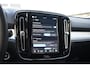 Volvo XC40 B4 211PK Automaat Plus Dark / Adaptive Cruise control / Extra getint glas / Harman Kardon / Elektrisch verstelbare stoelen met geheugen / Stoel- en stuurverwarming / Trekhaak