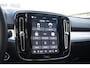 Volvo XC40 B4 211PK Automaat Plus Dark / Adaptive Cruise control / Extra getint glas / Harman Kardon / Elektrisch verstelbare stoelen met geheugen / Stoel- en stuurverwarming / Trekhaak