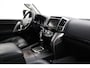 Toyota Land Cruiser 4.5 V8 D-4D Executive High Roof Window Van | Panoramadak | Trekhaak | Leder | JBL | BearLock | Navigatie | Stoelventilatie | Stoel-/stuurverwarming | Houtinleg | Treeplanken | 20 inch