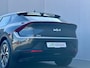 Kia EV6 Edition 77.4 kWh / SOH 100% / Fabrieksgarantie tot 18-06-2032 / 1.600 kg trekgewicht / Android Auto & Apple Carplay / Navigatie / Cruise Control Adaptief / Climate Control / DAB / Draadloze Telefoonlader / Camera / Parkeerassistent / 19" Lichtmetalen Wielen / Keyless entry & start /