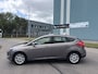 Ford Focus 1.0i EcoBoost Titanium 5-Deurs 101 PK. Distributieriem en waterpomp vervangen in 2025 bij 118.000 KM !!! Zeer goed onderhouden auto van de tweede eigenaar !!