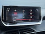 Peugeot 2008 1.2 PureTech Allure ✓Recent beurt gehad✓D-riem vv in 06-2025✓Camera°360✓Draadloze telefoonlader✓Carplay✓Keyless✓Automaat✓Trekhaak✓Halfleder✓Navi✓Clima✓Cruise✓131pk✓Lm velgen✓2e Eigenaar✓Pdc V+A✓Rijstrooksensor✓N.A.P✓Apk tot 04-2028