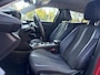Peugeot 2008 1.2 PureTech Allure ✓Recent beurt gehad✓D-riem vv in 06-2025✓Camera°360✓Draadloze telefoonlader✓Carplay✓Keyless✓Automaat✓Trekhaak✓Halfleder✓Navi✓Clima✓Cruise✓131pk✓Lm velgen✓2e Eigenaar✓Pdc V+A✓Rijstrooksensor✓N.A.P✓Apk tot 04-2028
