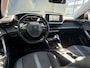 Peugeot 2008 1.2 PureTech Allure ✓Recent beurt gehad✓D-riem vv in 06-2025✓Camera°360✓Draadloze telefoonlader✓Carplay✓Keyless✓Automaat✓Trekhaak✓Halfleder✓Navi✓Clima✓Cruise✓131pk✓Lm velgen✓2e Eigenaar✓Pdc V+A✓Rijstrooksensor✓N.A.P✓Apk tot 04-2028