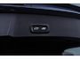 Volvo XC40 2.0 B4 Plus Dark | Trekhaak | Panoramadak | Harman Kardon Audio | Achteruitrijcamera | Parkeersensoren | Keyless Entry | Elektrische Achterklep | Elektrisch Verstelbare Voorstoelen | Stoelverwarming | Google Navigatie | Apple Carplay | Android Auto | Lichtmetalen Velgen 18 inch