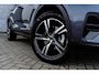 Volvo XC40 2.0 B4 Plus Dark | Trekhaak | Panoramadak | Harman Kardon Audio | Achteruitrijcamera | Parkeersensoren | Keyless Entry | Elektrische Achterklep | Elektrisch Verstelbare Voorstoelen | Stoelverwarming | Google Navigatie | Apple Carplay | Android Auto | Lichtmetalen Velgen 18 inch
