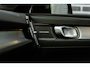 Volvo XC40 2.0 B4 Plus Dark | Trekhaak | Panoramadak | Harman Kardon Audio | Achteruitrijcamera | Parkeersensoren | Keyless Entry | Elektrische Achterklep | Elektrisch Verstelbare Voorstoelen | Stoelverwarming | Google Navigatie | Apple Carplay | Android Auto | Lichtmetalen Velgen 18 inch