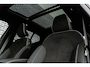 Volvo XC40 2.0 B4 Plus Dark | Trekhaak | Panoramadak | Harman Kardon Audio | Achteruitrijcamera | Parkeersensoren | Keyless Entry | Elektrische Achterklep | Elektrisch Verstelbare Voorstoelen | Stoelverwarming | Google Navigatie | Apple Carplay | Android Auto | Lichtmetalen Velgen 18 inch