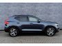 Volvo XC40 2.0 B4 Plus Dark | Trekhaak | Panoramadak | Harman Kardon Audio | Achteruitrijcamera | Parkeersensoren | Keyless Entry | Elektrische Achterklep | Elektrisch Verstelbare Voorstoelen | Stoelverwarming | Google Navigatie | Apple Carplay | Android Auto | Lichtmetalen Velgen 18 inch
