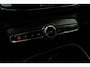 Volvo XC40 2.0 B4 Plus Dark | Trekhaak | Panoramadak | Harman Kardon Audio | Achteruitrijcamera | Parkeersensoren | Keyless Entry | Elektrische Achterklep | Elektrisch Verstelbare Voorstoelen | Stoelverwarming | Google Navigatie | Apple Carplay | Android Auto | Lichtmetalen Velgen 18 inch