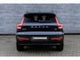 Volvo XC40 2.0 B4 Plus Dark | Trekhaak | Panoramadak | Harman Kardon Audio | Achteruitrijcamera | Parkeersensoren | Keyless Entry | Elektrische Achterklep | Elektrisch Verstelbare Voorstoelen | Stoelverwarming | Google Navigatie | Apple Carplay | Android Auto | Lichtmetalen Velgen 18 inch