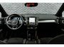 Volvo XC40 2.0 B4 Plus Dark | Trekhaak | Panoramadak | Harman Kardon Audio | Achteruitrijcamera | Parkeersensoren | Keyless Entry | Elektrische Achterklep | Elektrisch Verstelbare Voorstoelen | Stoelverwarming | Google Navigatie | Apple Carplay | Android Auto | Lichtmetalen Velgen 18 inch