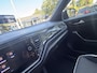Volkswagen T-Roc 1.5 TSI Sport Business R Automaat,navi,Trekhaak,Stoelverwarming,18Inch Bj 2019 Hoge Zit 150 pk
