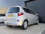 Toyota Verso-S 1.3 VVT-i Aspiration | Automaat | Climate | Panoramadak | Camera | Trekhaak | All season banden | APK t/m 5-2027 | Super!!