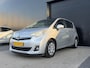 Toyota Verso-S 1.3 VVT-i Aspiration | Automaat | Climate | Panoramadak | Camera | Trekhaak | All season banden | APK t/m 5-2027 | Super!!