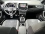 Volkswagen T-Roc 1.5 TSI 150pk DSG R-Line | Trekhaak | Camera | Keyless | Elek. Achterklep | Dode hoek | Rijklaar incl. 1 jaar Bovag garantie