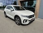 Volkswagen T-Roc 1.5 TSI 150pk DSG R-Line | Trekhaak | Camera | Keyless | Elek. Achterklep | Dode hoek | Rijklaar incl. 1 jaar Bovag garantie