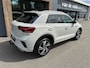 Volkswagen T-Roc 1.5 TSI 150pk DSG R-Line | Trekhaak | Camera | Keyless | Elek. Achterklep | Dode hoek | Rijklaar incl. 1 jaar Bovag garantie