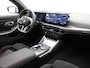 BMW 3-Serie Touring 330e xDrive M Sport Pro -NIEUW MODEL -91 KM ACTIERADIUS -Trekhaak -Driving Ass Prof -HeadUp -Pano Dak -Harman/Kardon -M Sportrem Rood -Stoelen Elektr Memory -Adaptief M Onderstel
