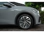 Volkswagen ID.5 Pro 77 kWh Warmtepomp Emergency braking DAB Stuurwiel verwarmd Sfeerverlichting Verkeersborddetectie Getint glas Grootlicht ass. Botsherkenning Navi