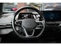Volkswagen ID.5 Pro 77 kWh Warmtepomp Emergency braking DAB Stuurwiel verwarmd Sfeerverlichting Verkeersborddetectie Getint glas Grootlicht ass. Botsherkenning Navi