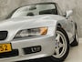 BMW Z3 1.9 Sport Automaat (LOGISCH NAP, AIRCO, RADIO, LEDER, SPORTSTOELEN, WINDSCHERM, ELEK RAMEN, NIEUWSTAAT)