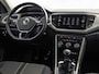 Volkswagen T-Roc 1.0 TSI Sport (APPLE CARPLAY, 1e EIGENAAR, GROOT NAVI, LM VELGEN, SPORTSTOELEN, PARKEERSENSOREN, ADAPTIVE CRUISE, NIEUWSTAAT)