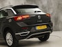 Volkswagen T-Roc 1.0 TSI Sport (APPLE CARPLAY, 1e EIGENAAR, GROOT NAVI, LM VELGEN, SPORTSTOELEN, PARKEERSENSOREN, ADAPTIVE CRUISE, NIEUWSTAAT)