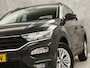 Volkswagen T-Roc 1.0 TSI Sport (APPLE CARPLAY, 1e EIGENAAR, GROOT NAVI, LM VELGEN, SPORTSTOELEN, PARKEERSENSOREN, ADAPTIVE CRUISE, NIEUWSTAAT)