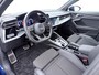 Audi A3 Sportback 30 TFSI S edition | Navigatie | 19" | Parkeersensoren | S-line