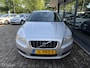 Volvo V70 2.4D Momentum trekh navi 17 inch keurige auto