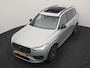 Volvo XC90 T8 Recharge AWD Plus Dark Long Range 7 Persoons PHEV 456pk Dealer O.H. | Trekhaak Af Fabriek | Panodak | Luchtvering | Adaptive Cruise | 360 Camera | Lederen Sportstoelen Memory & Verwarmd | Harman / Kardon | Keyless | Blis | Stuur Verwarmd | Apple Carplay | Plug In Hybrid |
