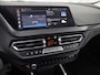 BMW 1-Serie 118i Sport Automaat (APPLE CARPLAY, DEALER ONDERHOUDEN, GROOT NAVI, CAMERA, STUUR/STOELVERWARMING, SPORTSTOELEN, TREKHAAK, GETINT GLAS, ELEK ACHTERKLEP, NIEUWSTAAT)