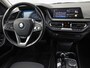 BMW 1-Serie 118i Sport Automaat (APPLE CARPLAY, DEALER ONDERHOUDEN, GROOT NAVI, CAMERA, STUUR/STOELVERWARMING, SPORTSTOELEN, TREKHAAK, GETINT GLAS, ELEK ACHTERKLEP, NIEUWSTAAT)