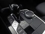 BMW 1-Serie 118i Sport Automaat (APPLE CARPLAY, DEALER ONDERHOUDEN, GROOT NAVI, CAMERA, STUUR/STOELVERWARMING, SPORTSTOELEN, TREKHAAK, GETINT GLAS, ELEK ACHTERKLEP, NIEUWSTAAT)