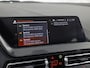 BMW 1-Serie 118i Sport Automaat (APPLE CARPLAY, DEALER ONDERHOUDEN, GROOT NAVI, CAMERA, STUUR/STOELVERWARMING, SPORTSTOELEN, TREKHAAK, GETINT GLAS, ELEK ACHTERKLEP, NIEUWSTAAT)