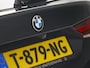 BMW 1-Serie 118i Sport Automaat (APPLE CARPLAY, DEALER ONDERHOUDEN, GROOT NAVI, CAMERA, STUUR/STOELVERWARMING, SPORTSTOELEN, TREKHAAK, GETINT GLAS, ELEK ACHTERKLEP, NIEUWSTAAT)