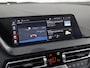 BMW 1-Serie 118i Sport Automaat (APPLE CARPLAY, DEALER ONDERHOUDEN, GROOT NAVI, CAMERA, STUUR/STOELVERWARMING, SPORTSTOELEN, TREKHAAK, GETINT GLAS, ELEK ACHTERKLEP, NIEUWSTAAT)