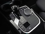 BMW 1-Serie 118i Sport Automaat (APPLE CARPLAY, DEALER ONDERHOUDEN, GROOT NAVI, CAMERA, STUUR/STOELVERWARMING, SPORTSTOELEN, TREKHAAK, GETINT GLAS, ELEK ACHTERKLEP, NIEUWSTAAT)